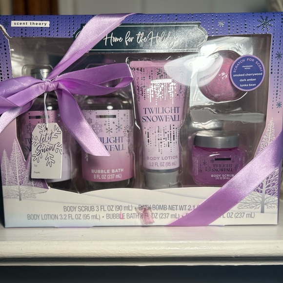 Scent Theory Home for the Holidays Gift Set, Twilight Snowfall Scent NEW - Picture 1 of 10